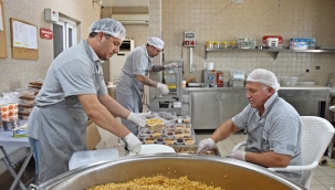 Yoksullara sıcak yemek belediyeden