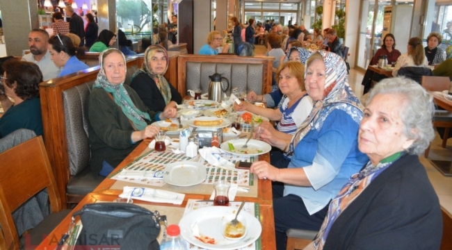 100 öğrenciye burs için ÇYDD üyeleri bir kahvaltıda buluştu