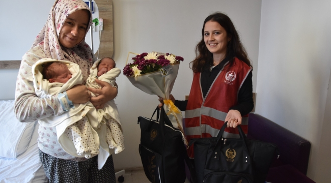 7000'inci doğum paketi ikizlere
