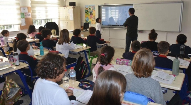 81 ilde 20 milyon öğrenci yeniden ders başı yaptı