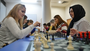 Akhisar'da kadınlara santraç kursu açıldı