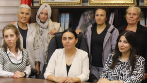 AKP'li kadınlardan Dutlulu'ya tüm kadınlardan özür dileme çağrısı