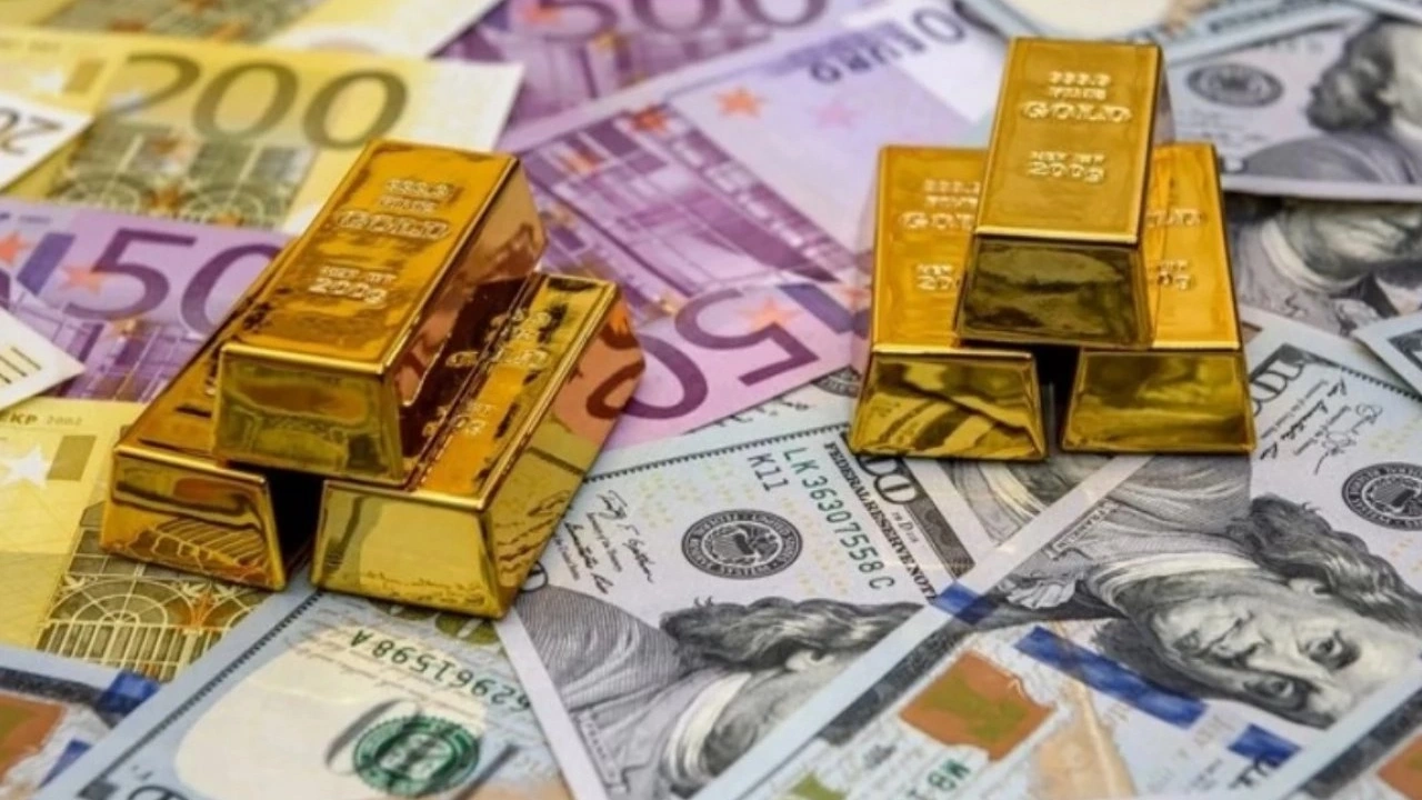 Altın ve doların zirve yarışı sürüyor