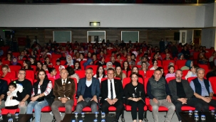 Başkan Özküzcüoğlu gösteriyi izledi