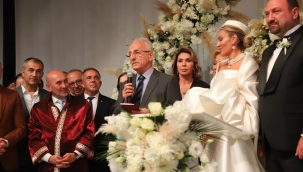 CHP'lileri buluşturan başkan nikah töreni