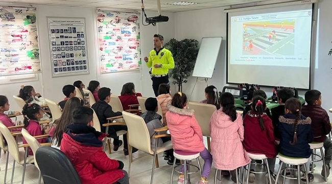 Çoçuklar hem eğleniyor hemde öğreniyor
