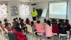 Çoçuklar hem eğleniyor hemde öğreniyor