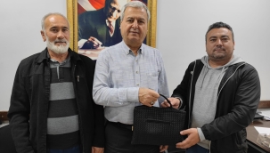 İnsanlık ölmedi:para dolu çantayı zabıtaya teslim etti