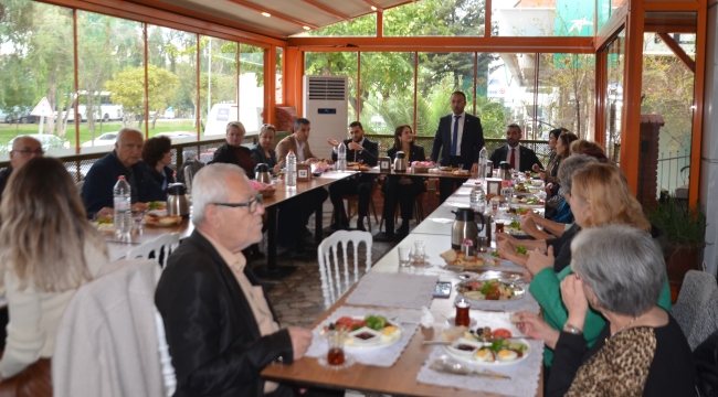 İyi parti öğretmenler gününü kutladı