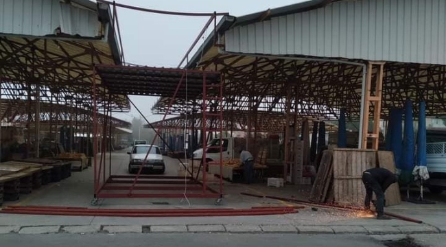 Laleli pazarı çatı kaplama ve ışıklandırması sürüyor 