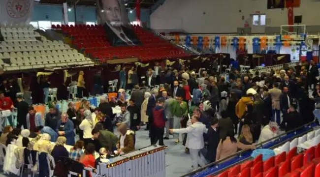 Manisa'da 3 bin AKP'li delege 63 belediye başkanını için oy kullandı