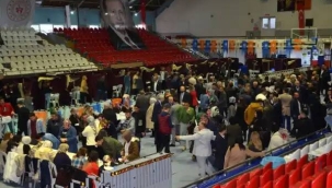 Manisa'da 3 bin AKP'li delege 63 belediye başkanını için oy kullandı