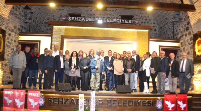 Manisa'da şiir ve söyleşiye ilgi büyüktü