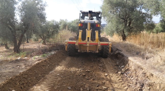 Turgutlu'da yağıştan bozulan yollara bakım