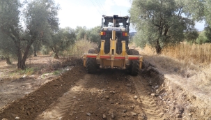 Turgutlu'da yağıştan bozulan yollara bakım
