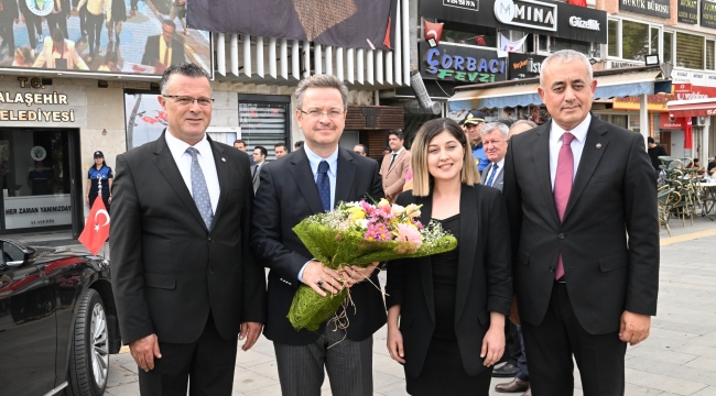 Vali Ünlü Alaşehir ve Sarıgöl'ü ziyaret etti