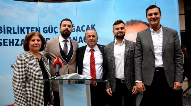 Adaylığını açıklayan Hakan başkana saatler süren sevgi seli