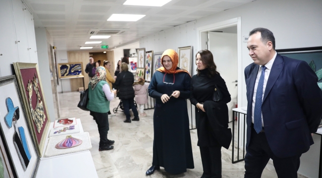 Akhisar'da 'İz Bırakanlar' sergisi