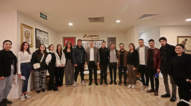 Akhisar Halkçı liseliler yönetimi başkan Dutlulu'yu ziyaret etti