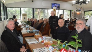 Akhisar'ın eski ünlü futbolcuları, anılarını tazeledi