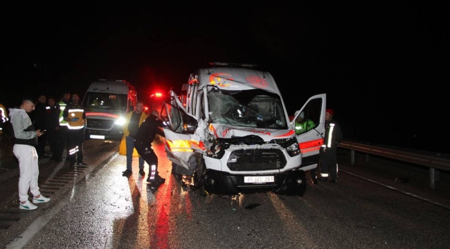 Anbulansın karıştığı kazada ölü ve yaralılar var