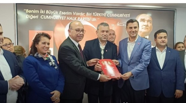 Başkan Akın'ın adaylık açıklamasında Turgutlu'da yer yerinden oynadı