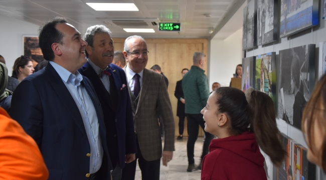 Başkan Dutlulu bir kitap bir kare sergisinı açtı