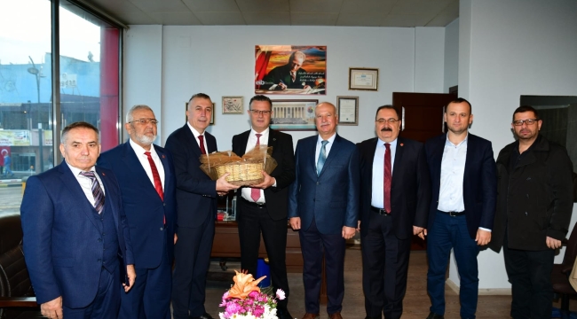 Başkan Öküzcüoğlu TARİŞ başkanı Şen'i ziyaret etti