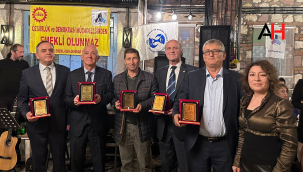 Emekli üyeler plaketle onurlandırdı