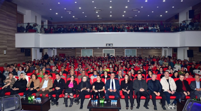 Nilgün Belgün Alaşehirlileri gülme krizine soktu