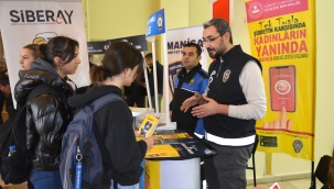 Polis bilgilendirme stantdı açtı