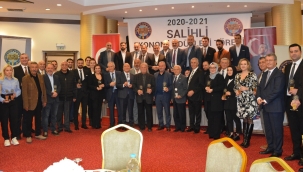 Ülke ekonomisine katkıda bulunan başarılı iş insanlarına ödül