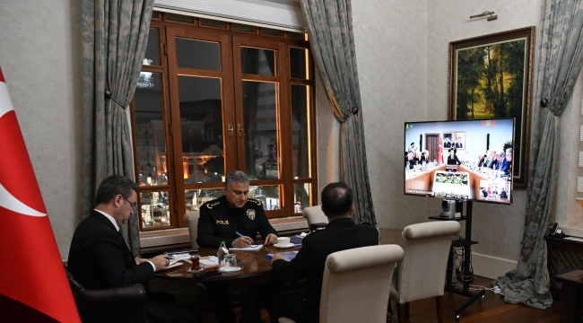 Vali Ünlü video konferansa katıldı