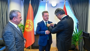 Vali Ünlü'ye "TÜRKSOY 30. Yıl" madalyası