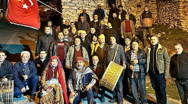 Akhisar'a gelen Japonlar zeybek oynadı