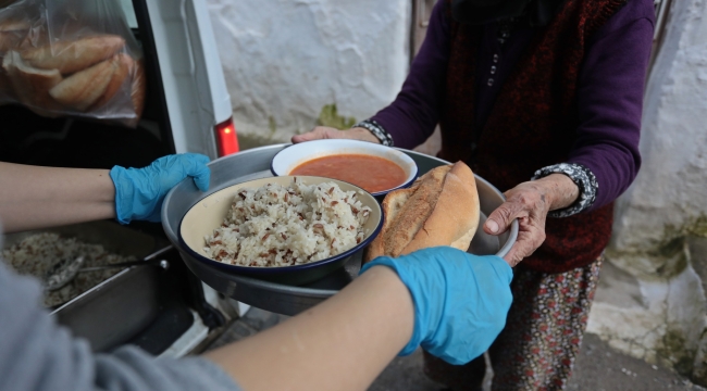 Akhisar'da belediye her gün 600 vatandaşın karnını doyuruyor