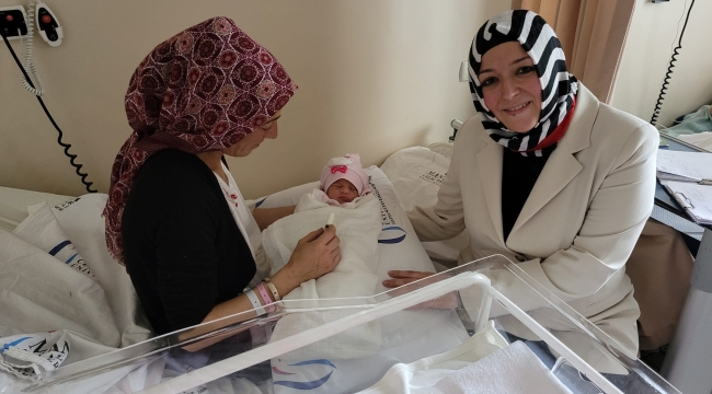 AKP kadın kolları başkanı Kaplan bebekleri ziyaret etti