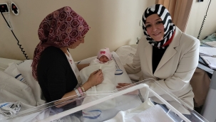 AKP kadın kolları başkanı Kaplan bebekleri ziyaret etti