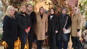 AKP kadın kolları esnaf ziyaretleri ve üye kayıtlarına başladı