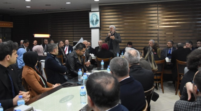 AKP'liler yemekte buluştu siyaset konuştu