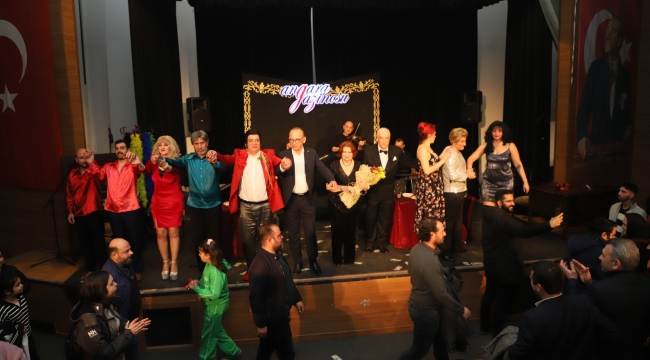 'Angara gazinosu müzikli kabare'oynu Turgutlu'da sahnelendi 
