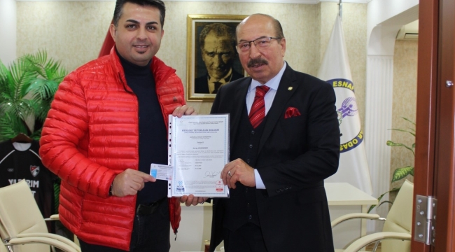 Başarılı emlak danışmanları belgelerini aldı