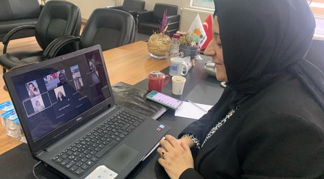 Başkan Kaplan 17 ilçe kadın kolları başkanlarıyla online toplandı