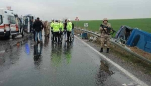 Cezaevi araçı şarampole devrildi:12'si asker 23 kişi yaralandı