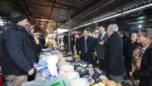 CHP'li başkan adayları pazarcı esnafını ziyaret etti