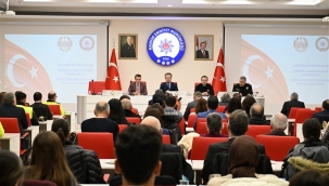 Eğitim toplantısında konuşan vali Ünlü'güvenli eğitim için okul polislerimiz var'