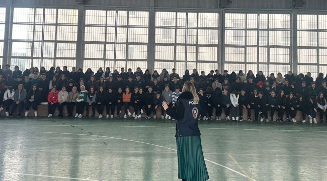 Güvenli internet eğitimine 870 öğrenci katıldı