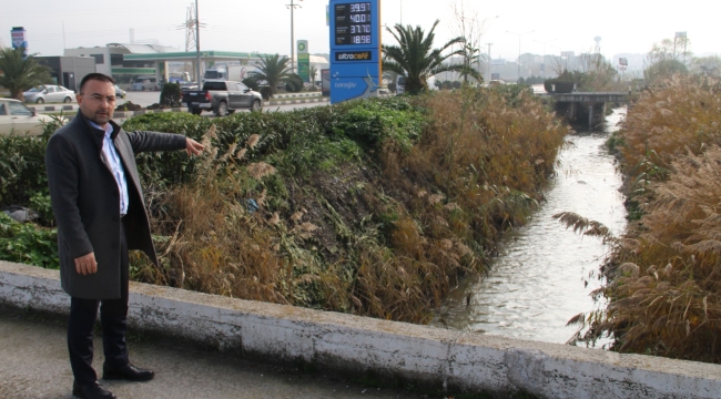 İnsan ve çevre sağlığını tehdit eden açıkta akan dere