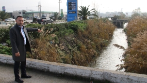 İnsan ve çevre sağlığını tehdit eden açıkta akan dere