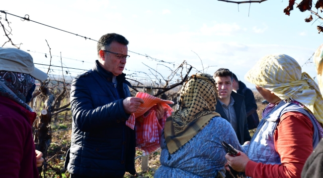 Öküzcüoğlu kadınlara yazma erkeklere bere dağıttı